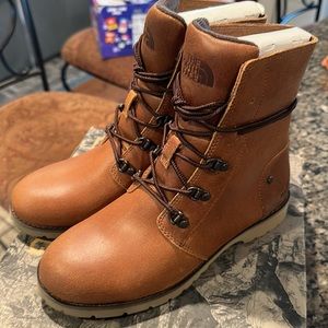 The North Face Women’s Ballard Lace Up Boots NEW in box
